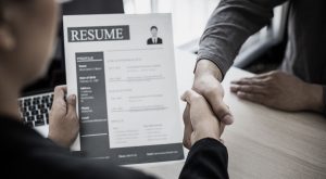 Jak wygląda kompleksowa obsługa kadrowa w outsourcingu? Od rekrutacji po onboarding